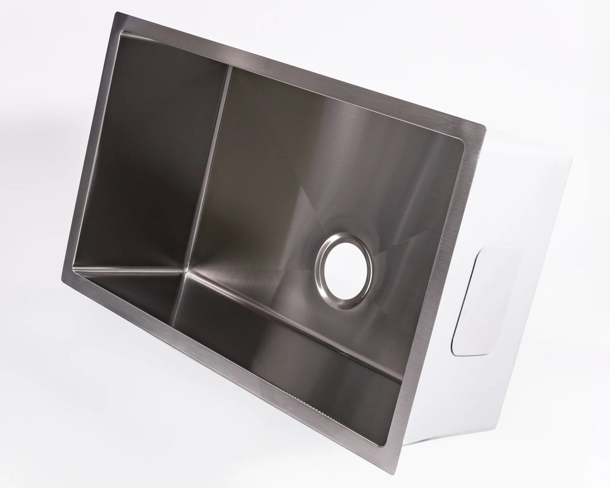 Cameo Diamond CDS-S30 30" single bowl undermount stainless steel sink, top view with drain