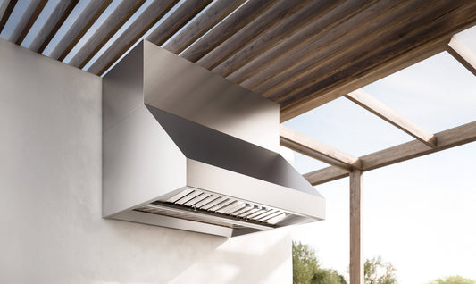 Falmec Zeus Outdoor range hood installed without chimney under a covered pergola outdoor kitchen