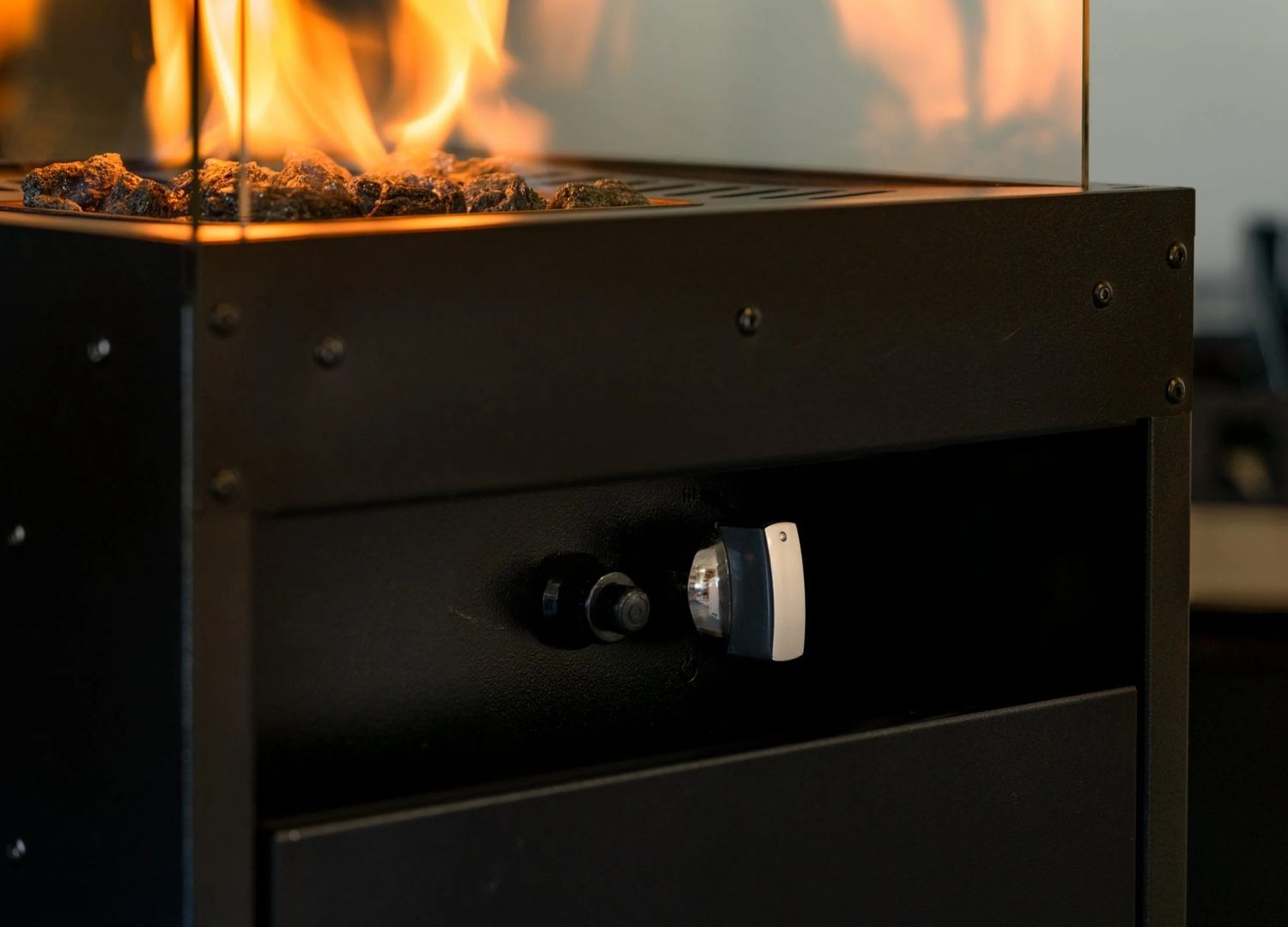 Freestanding Propane Outdoor Gas Fireplace – 360° Flame | Planika Faro | 27,300 BTU