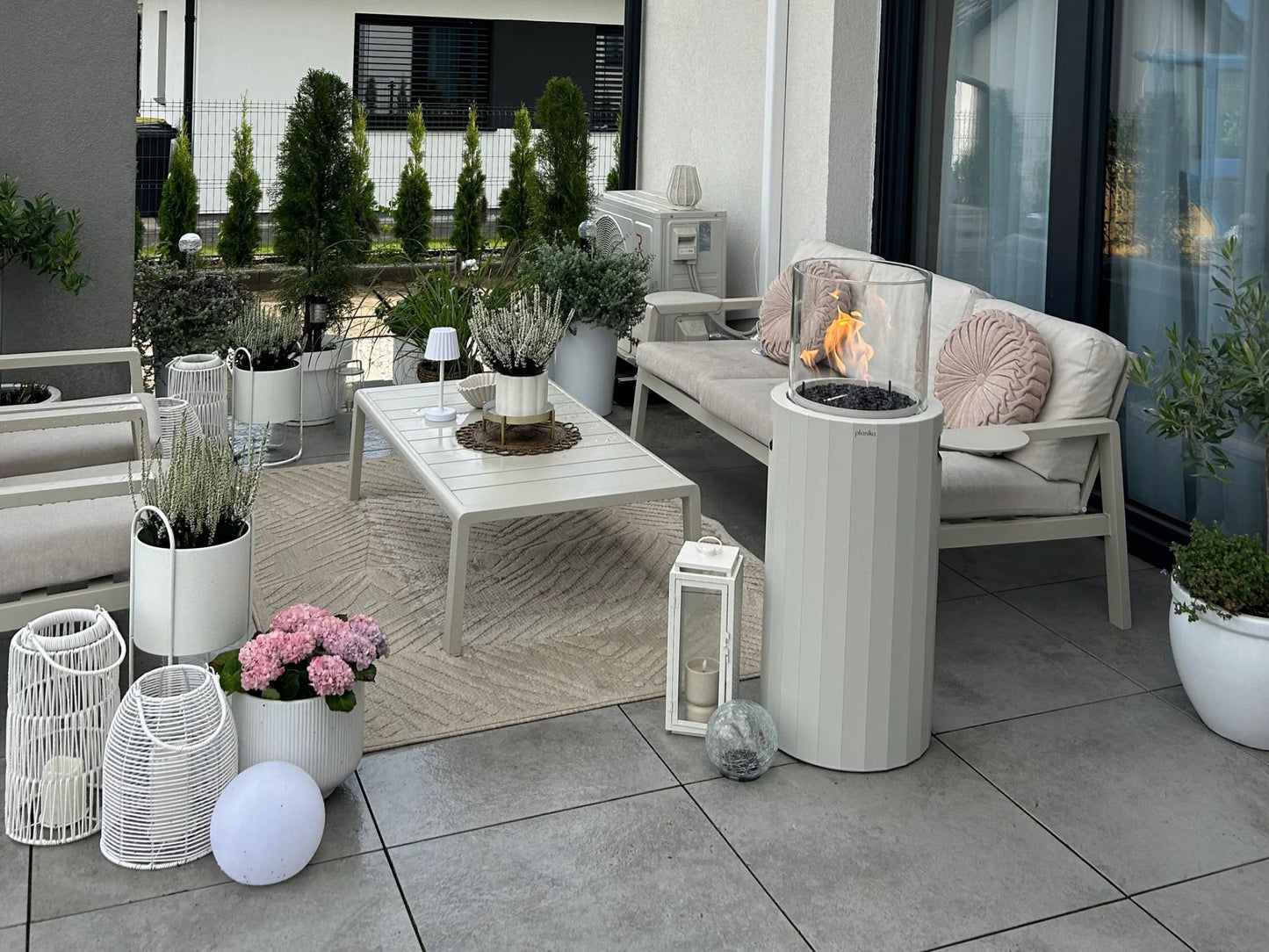 Freestanding Propane Outdoor Gas Fireplace – Compact 360° Fire Column | Planika Bino | 27,300 BTU – silk gray flame