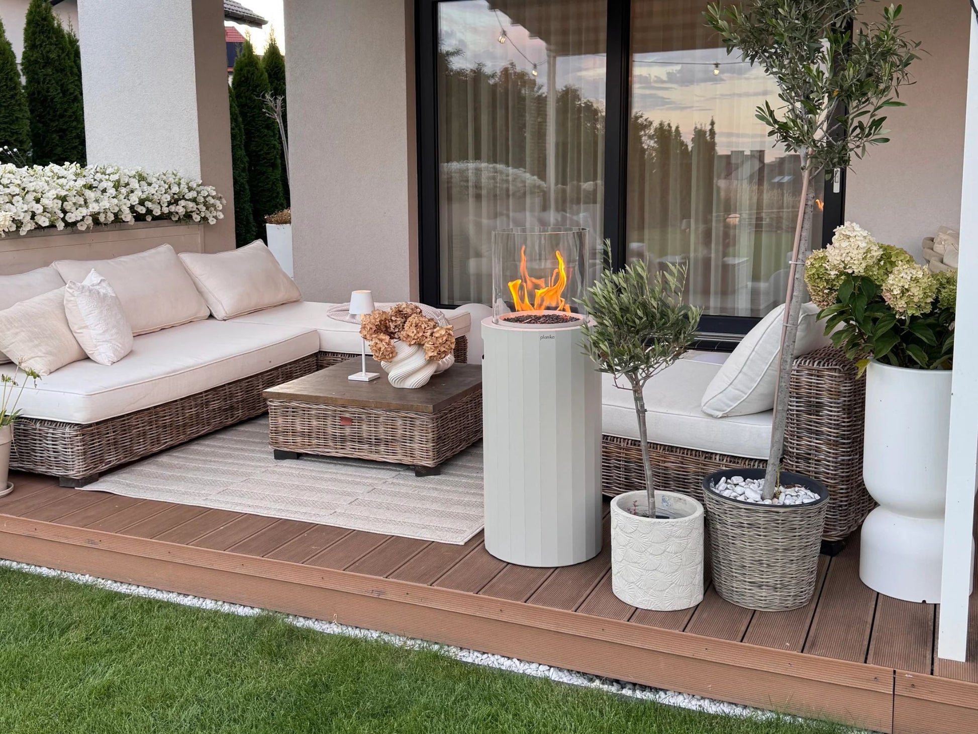 Freestanding Propane Outdoor Gas Fireplace – Compact 360° Fire Column | Planika Bino | 27,300 BTU – silk gray flame